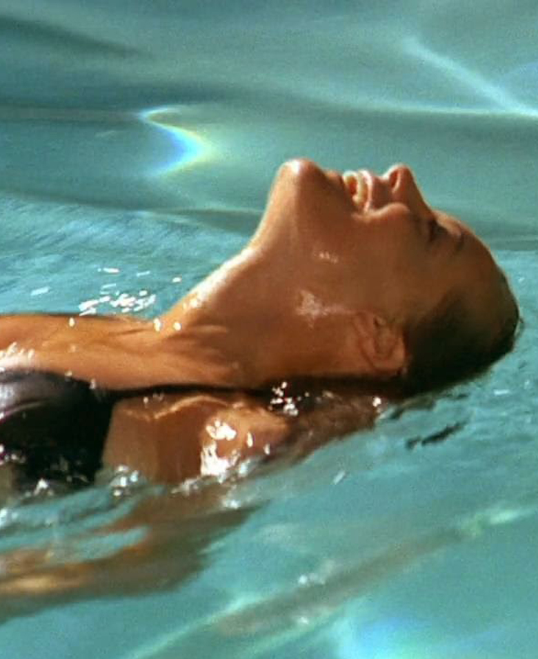 Vanna Bardot - страсть у бассейна